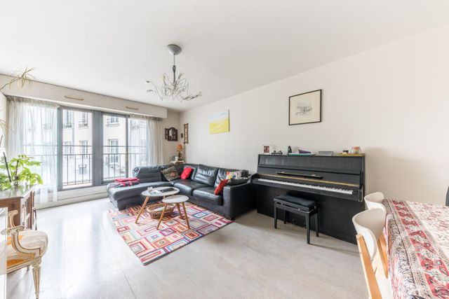 Afficher la photo en grand Appartement F4 à vendre - 4 pièces - 80.0 m2 - PARIS - 75011 - ILE-DE-FRANCE - Century 21 Chorus Bastille